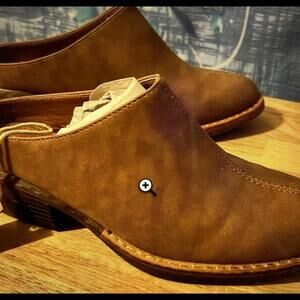 NWT American Rag Segovia Heeled Mule Clogs Women's Size 8  Brown